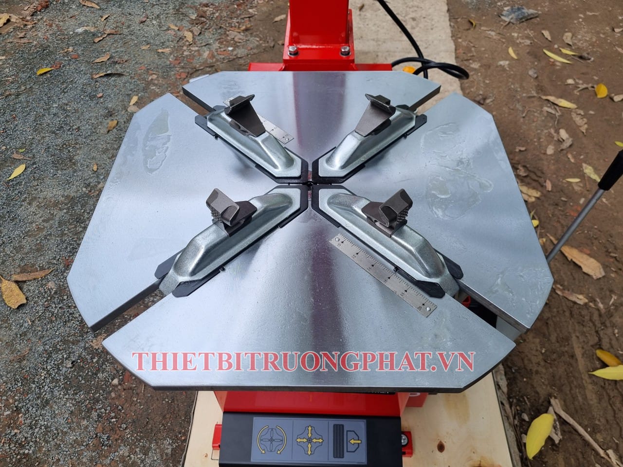 Mâm máy ra vào lốp