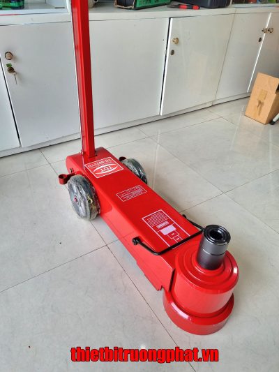 Bước 3: Khóa kích để giữ vị trí