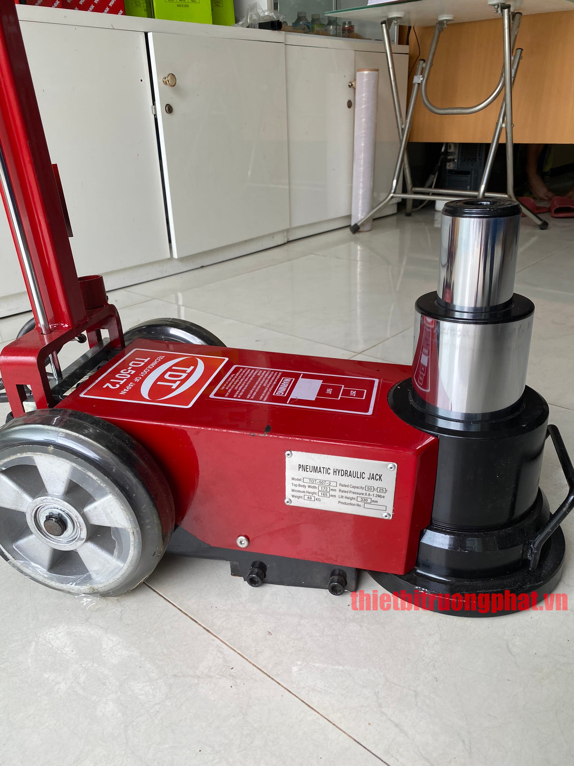 Kích thủy lực bánh xe đẩy