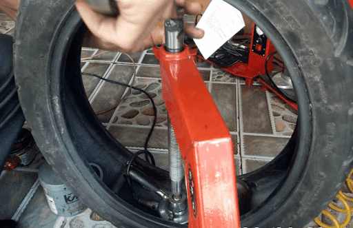 Phương pháp vá trong lốp không săm