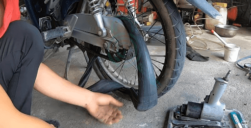 Lốp có săm sử dụng phổ biến cho xe máy
