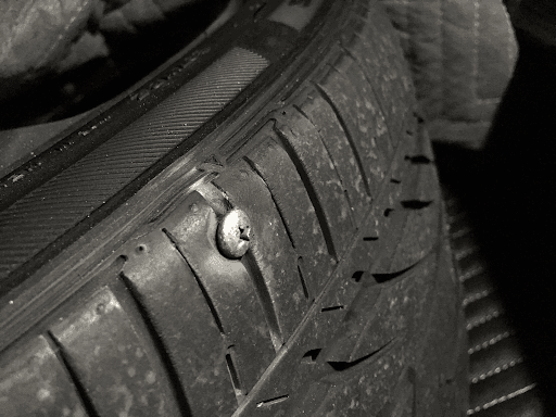 Xác định đúng vị trí thủng lốp