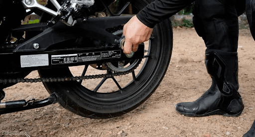 Làm gì khi lốp xe máy non hơi