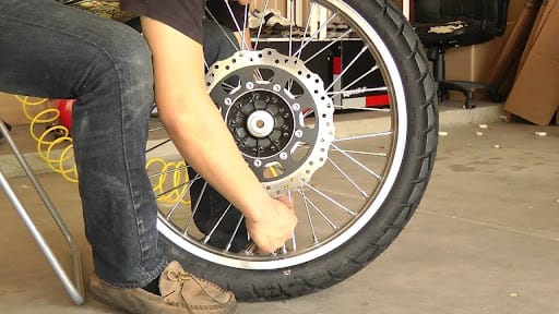 Thay săm xe máy hết bao nhiêu là hợp lý