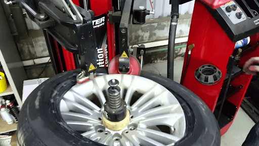 Lốp bị kẹt trong máy