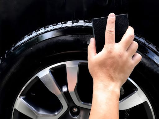 Cách làm đen lốp xe máy