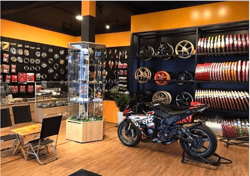 Sửa chữa và trang trí tiệm sửa xe máy