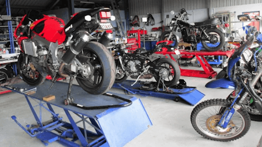 Đầu tư trang thiết bị mở cửa hàng xe máy