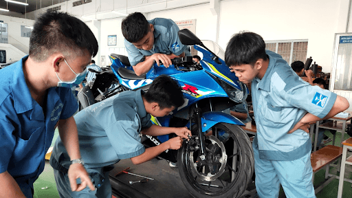 Học sửa xe máy không lo thất nghiệp