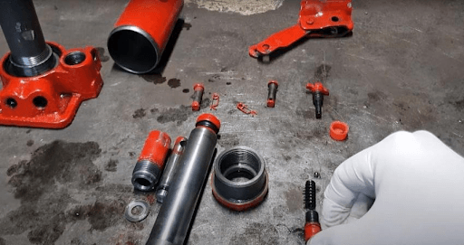 Kiểm tra và làm sạch các bộ phận trước khi thay dầu