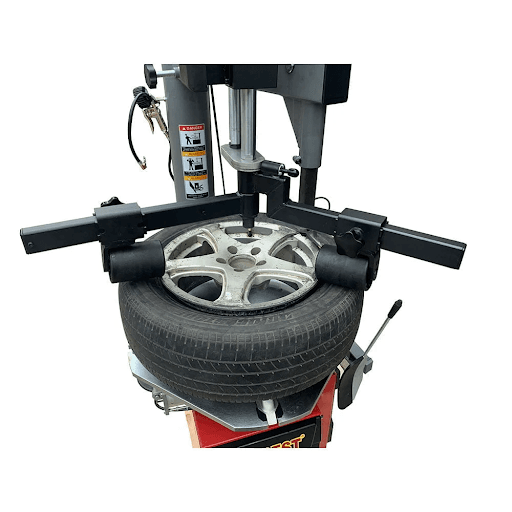 Giá thành máy ra vào lốp ô tô
