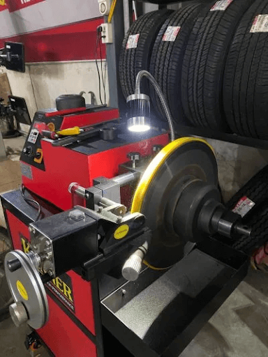 Giới thiệu về máy tiện đĩa phanh và trống phanh xe du lịch và xe tải nhỏ MA-2018