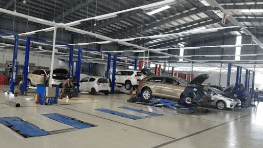 Lựa chọn cầu nâng phù hợp tùy thuộc vào diện tích cơ sở để tối ưu hóa không gian và hiệu quả sử dụng