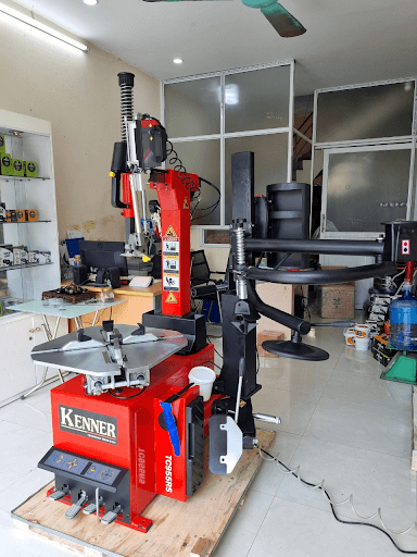 Máy ra vào lốp xe máy và xe con