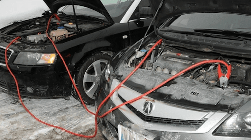 Sử dụng cáp câu bình để khởi động xe ô tô hết ắc quy